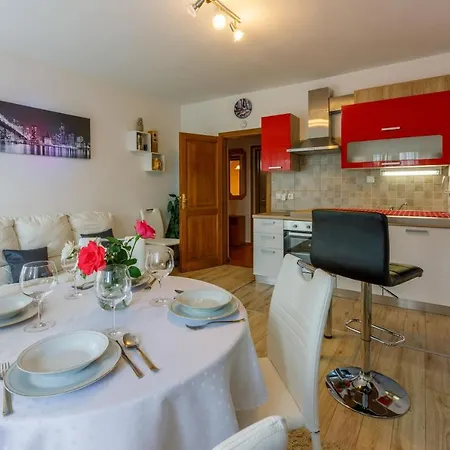 Dolloree Apartment