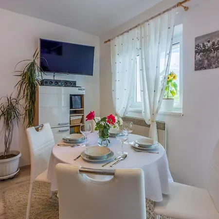 Dolloree Apartment