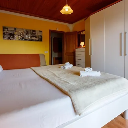 Dolloree Apartman *